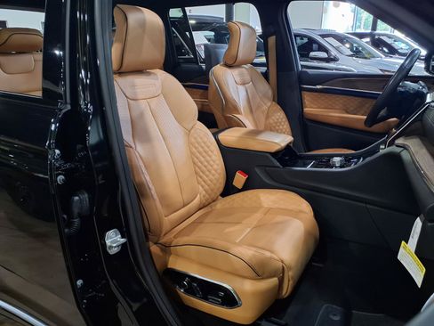Used 2023 Jeep Grand Cherokee Summit w/ Rear Seat Video Group I AWD/4WD image 22