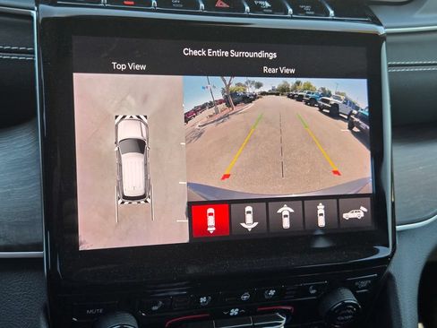 Used 2023 Jeep Grand Cherokee Limited w/ Luxury Tech Group II RWD image 12