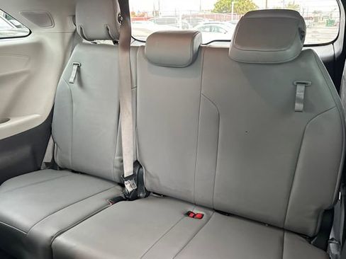 Used 2022 Toyota Sienna XLE w/ XLE Plus Package image 17