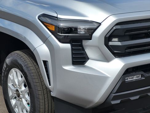 New 2026 Toyota Tacoma SR5 AWD/4WD image 5