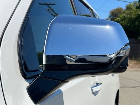 Used 2021 Chevrolet Tahoe Premier AWD/4WD image 9