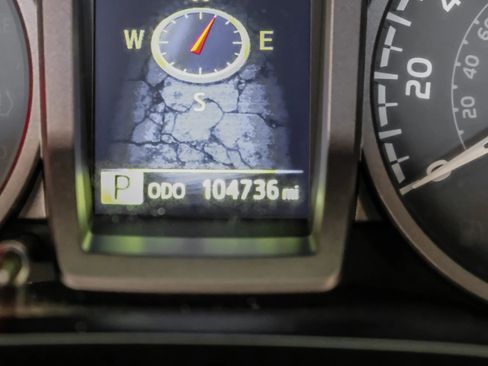 Used 2016 Toyota Tacoma TRD Sport w/ Towing Package image 22