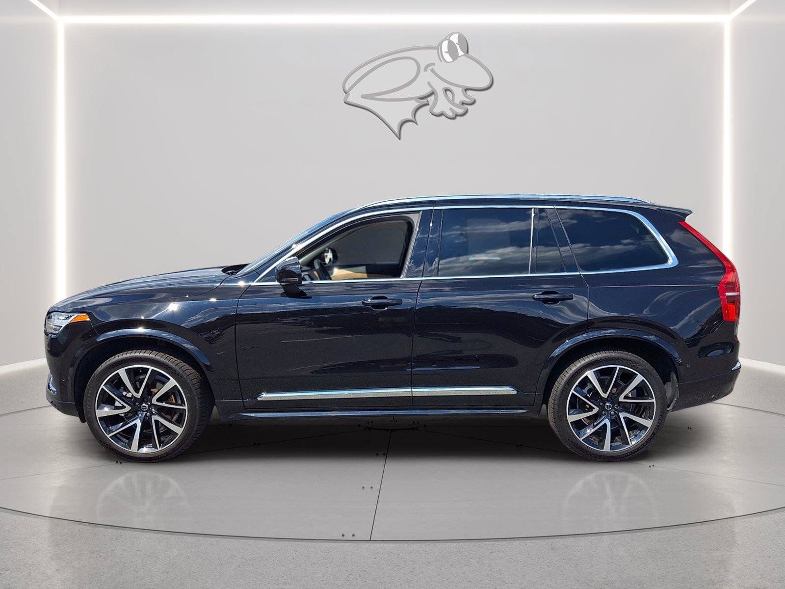 Used 2023 Volvo XC90 B5 Plus w/ Protection Package Premier AWD/4WD image 2
