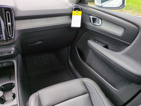 New 2025 Volvo XC40 B5 Core w/ Protection Package Premier image 16