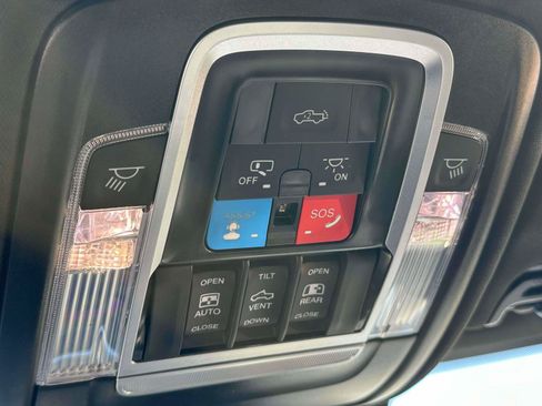 Used 2025 RAM 2500 Limited AWD/4WD image 31