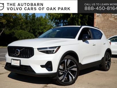 New 2025 Volvo XC40 B5 Plus w/ Climate Package