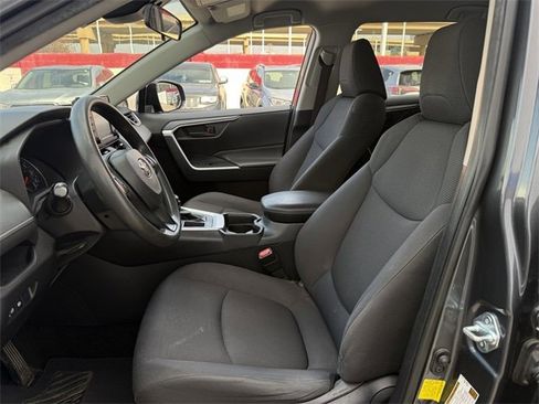 Used 2019 Toyota RAV4 LE w/ Carpet Mat Package image 25