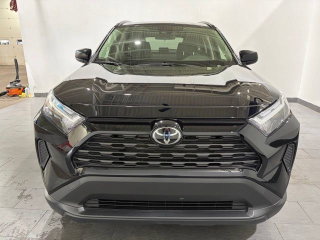 Used 2025 Toyota RAV4 LE AWD/4WD image 8