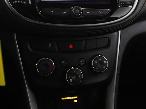 Used 2021 Chevrolet Trax LT image 22