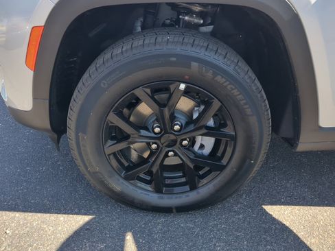 New 2025 Jeep Grand Cherokee Altitude image 26