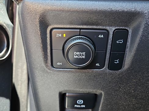 Used 2025 Ford Expedition Max Platinum AWD/4WD image 16