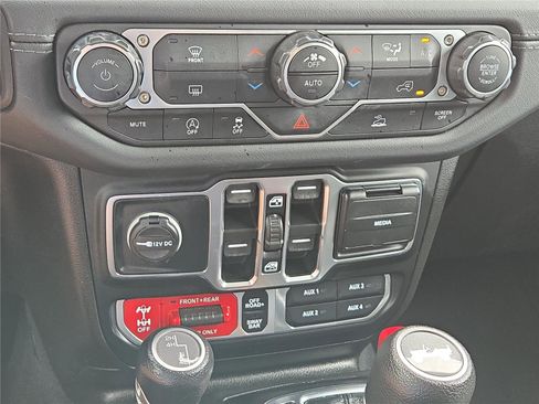 Used 2024 Jeep Wrangler Unlimited Rubicon AWD/4WD image 28