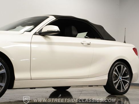 Used 2017 BMW 230i Convertible image 22