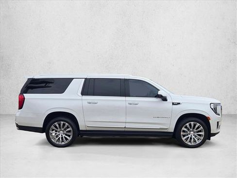 Used 2022 GMC Yukon XL Denali image 4