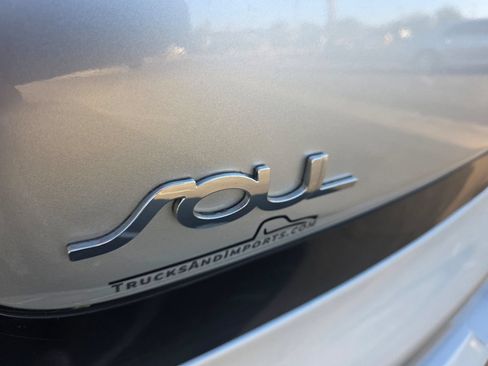 Used 2017 Kia Soul FWD image 5