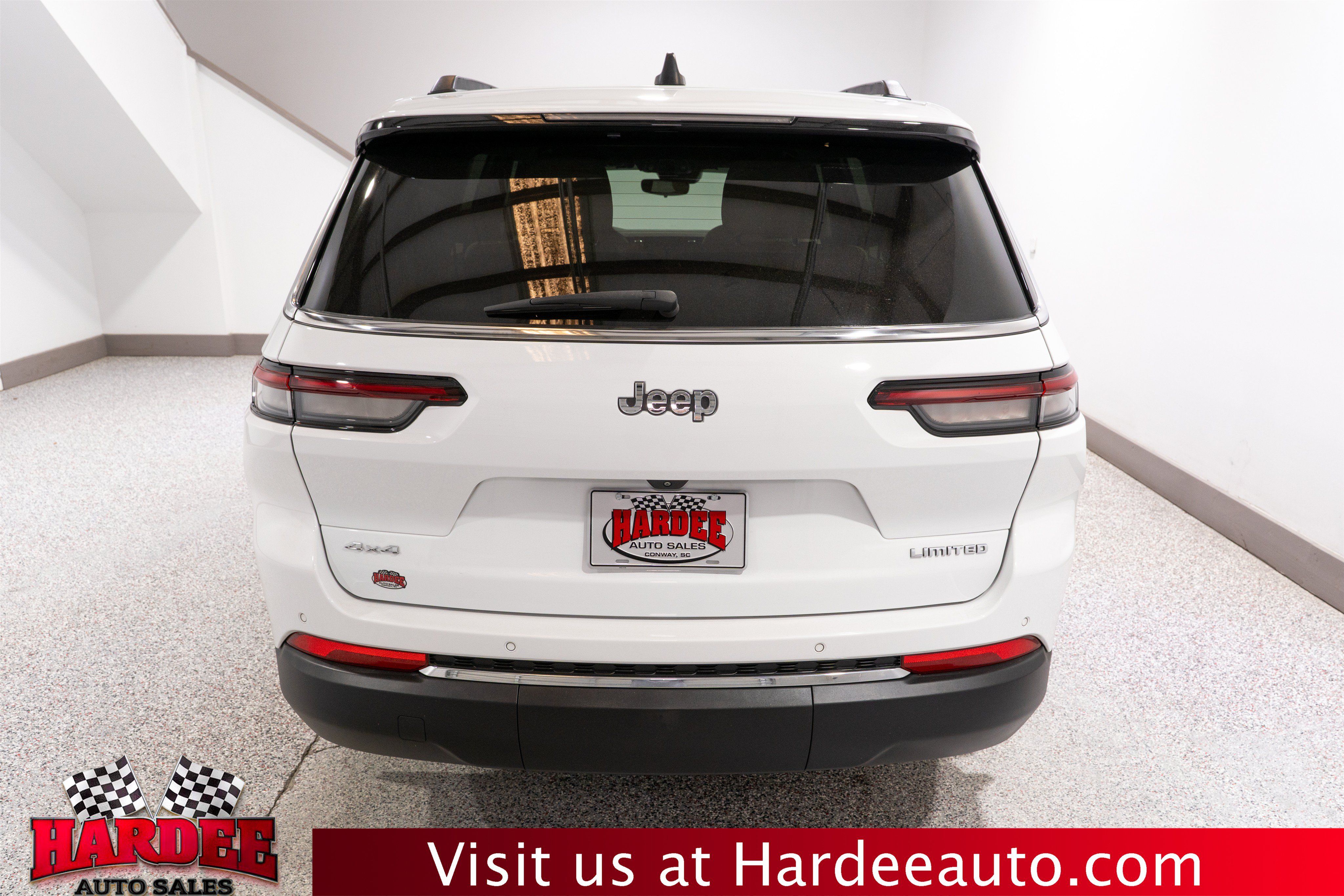 Used 2024 Jeep Grand Cherokee L Limited w/ MOPAR Finishing Package AWD/4WD image 4