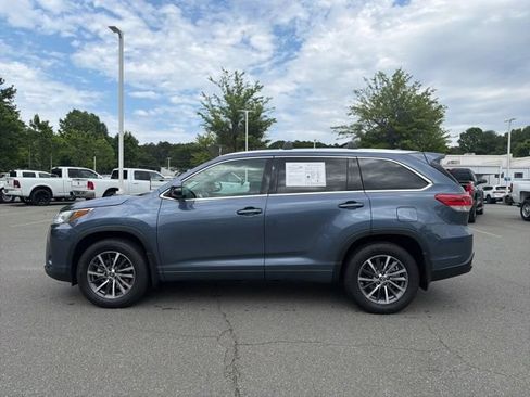 Used 2018 Toyota Highlander XLE AWD/4WD image 2