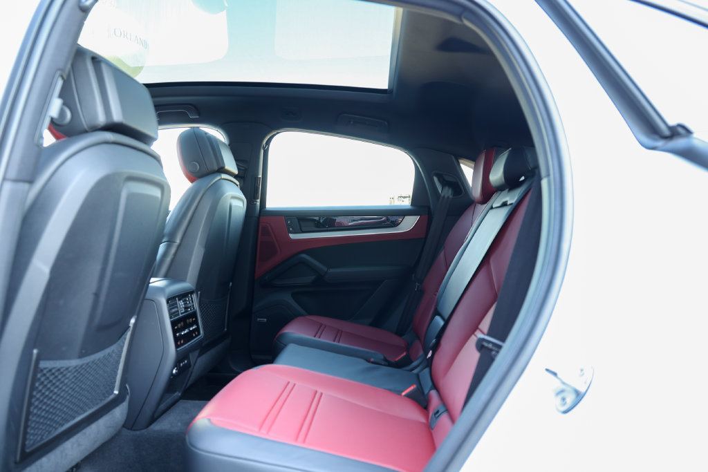 Certified 2026 Porsche Cayenne Coupe AWD/4WD image 41