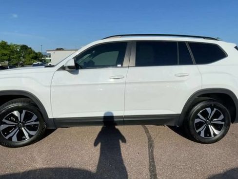 Used 2024 Volkswagen Atlas SE AWD/4WD image 5