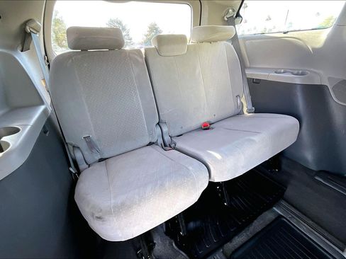 Used 2018 Toyota Sienna LE AWD/4WD image 22