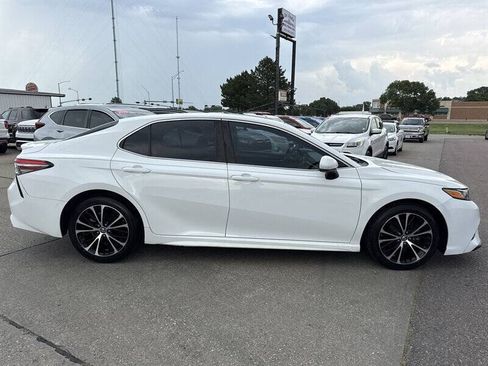 Used 2018 Toyota Camry SE FWD image 9