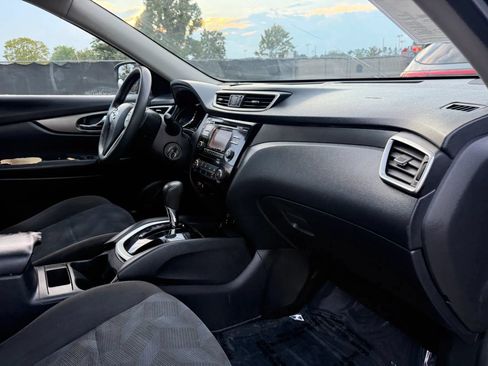 Used 2015 Nissan Rogue S FWD image 19