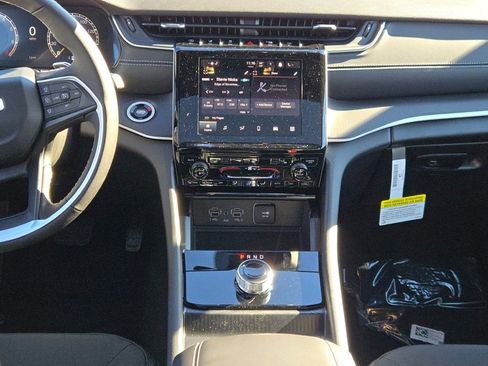 New 2025 Jeep Grand Cherokee Laredo X image 21