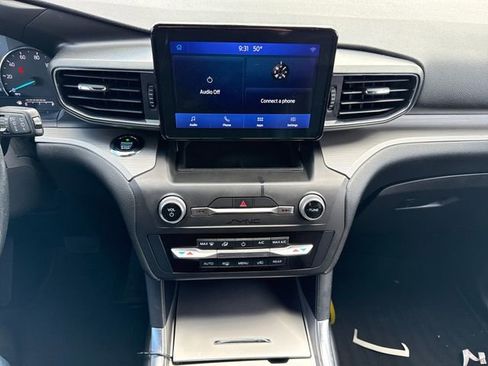 Used 2020 Ford Explorer XLT w/ Equipment Group 202A image 29
