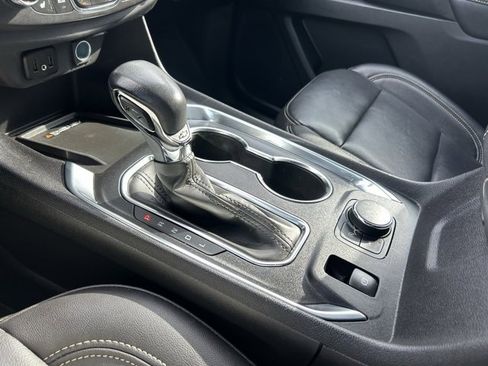 Used 2022 Chevrolet Traverse LT image 25