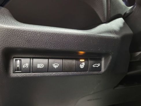 Used 2021 Toyota RAV4 XLE Premium image 19