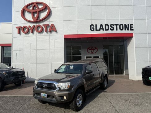 Used 2012 Toyota Tacoma 4x4 Access Cab V6 w/ SR5 Pkg image 1