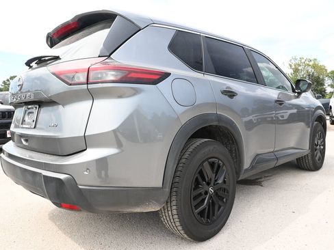 Used 2024 Nissan Rogue S AWD/4WD image 2