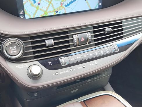 Used 2020 Lexus LS 500 w/ Interior Upgrade Package RWD image 13