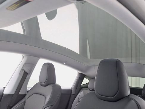 Used 2026 Tesla Model Y Long Range image 32