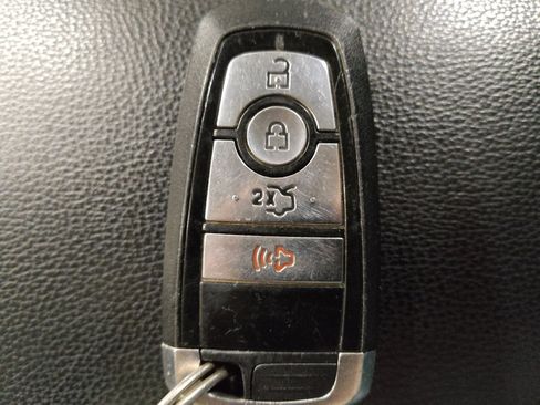 Used 2018 Ford Fusion SE image 32