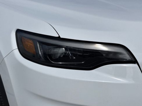 Used 2020 Jeep Cherokee Latitude Plus image 9