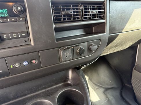 Used 2022 Chevrolet Express 3500 Extended w/ Driver Convenience Package RWD image 21