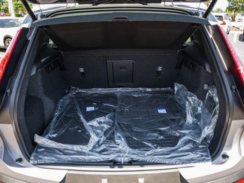New 2026 Volvo XC40 B5 Plus w/ Climate Package AWD/4WD image 10