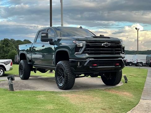 Used 2025 Chevrolet Silverado 2500 LTZ w/ Trail Boss Package AWD/4WD image 9
