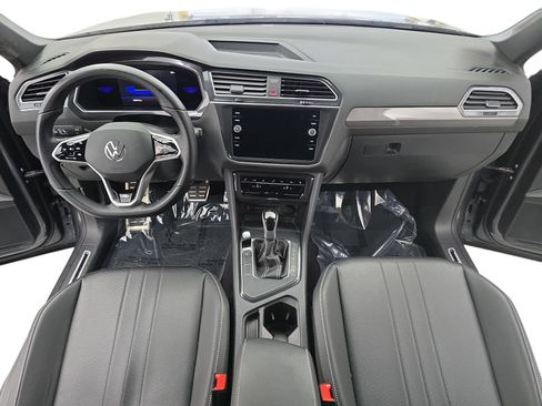 Certified 2023 Volkswagen Tiguan SE R-Line image 9