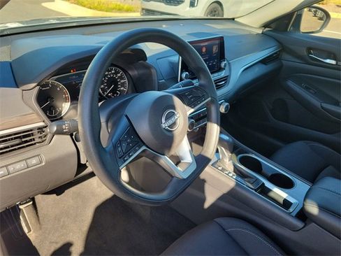Used 2024 Nissan Altima 2.5 SV image 20