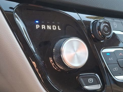 Used 2024 Chrysler Voyager LX FWD image 15