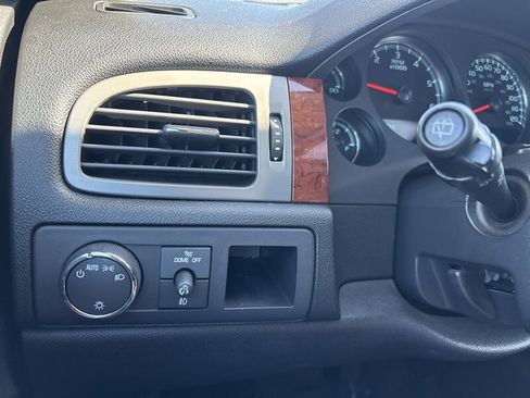 Used 2011 Chevrolet Tahoe LTZ RWD image 49