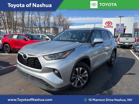 Used 2022 Toyota Highlander XLE image 1
