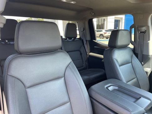 Used 2025 GMC Sierra 1500 SLT AWD/4WD image 39
