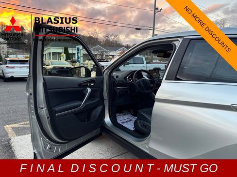 Used 2023 Mitsubishi Eclipse Cross SE image 12