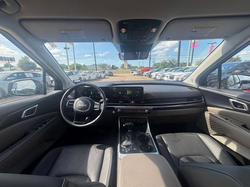 Used 2026 Kia Carnival FWD image 34