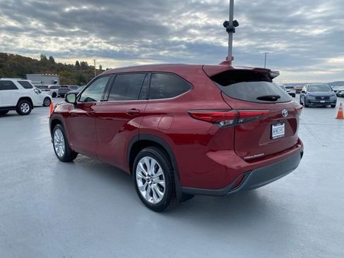 Used 2022 Toyota Highlander Limited image 8