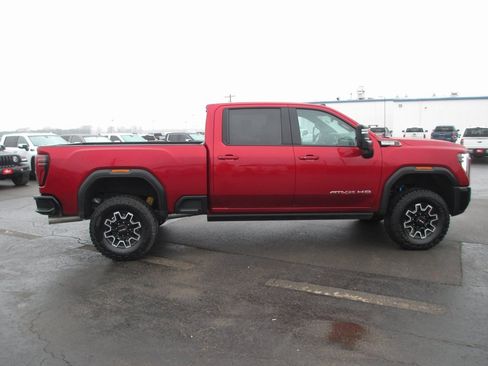 Used 2025 GMC Sierra 2500 AT4X image 5