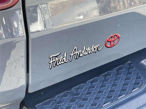 Used 2020 Jeep Gladiator Overland image 11